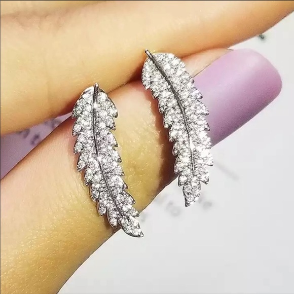 NEW 18K WHITE GOLD DIAMOND MARQUIS LEAF EARRINGS - Picture 2 of 5